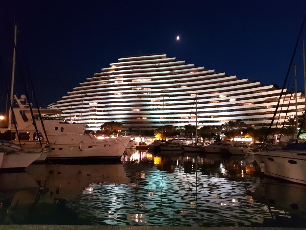 Apartments At Commodoro فينوف لوبيه المظهر الخارجي الصورة